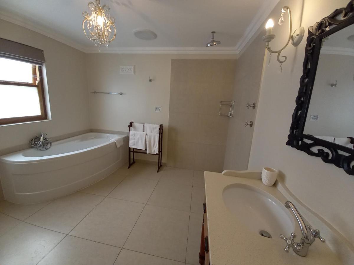 La Pension Guest House Oudtshoorn Esterno foto