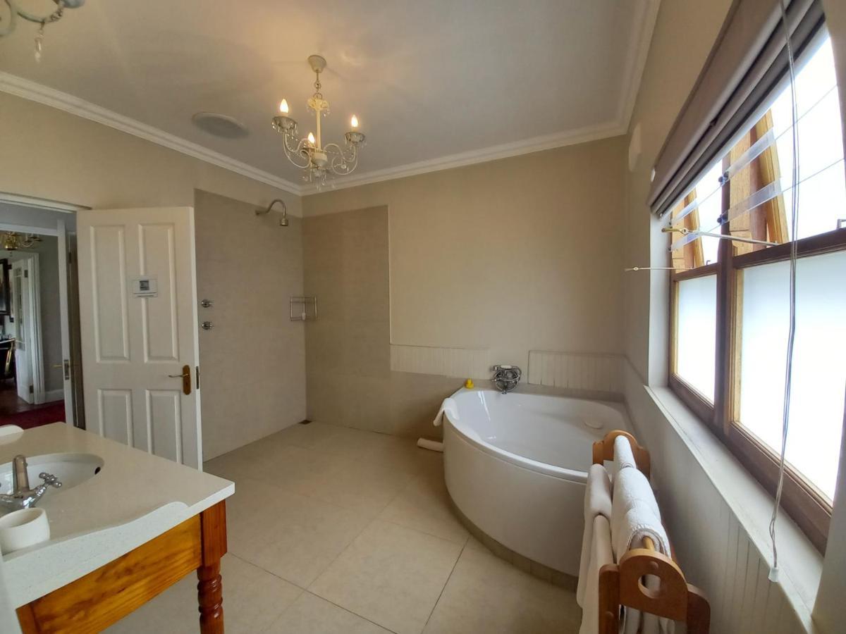 La Pension Guest House Oudtshoorn Esterno foto