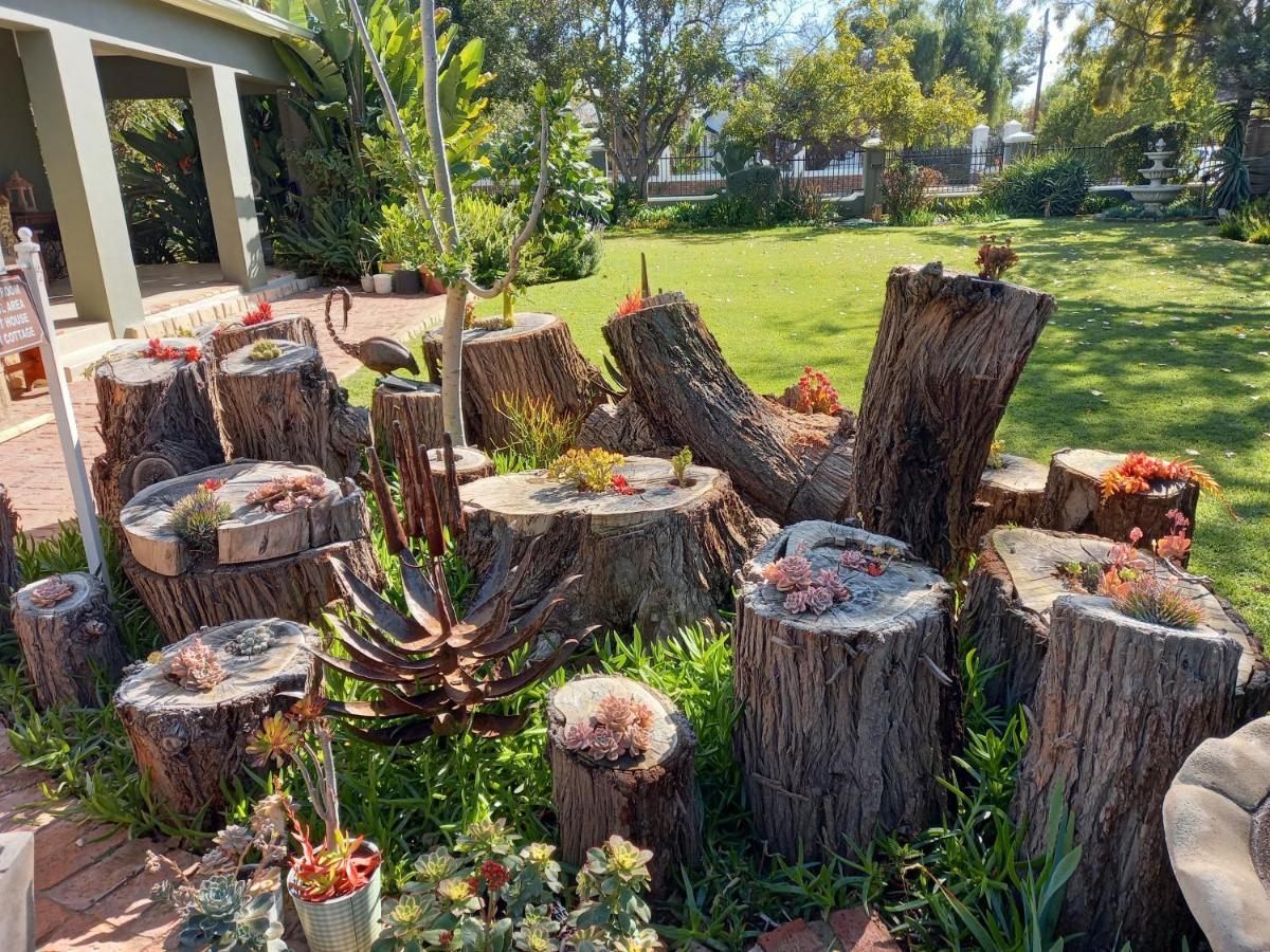 La Pension Guest House Oudtshoorn Esterno foto