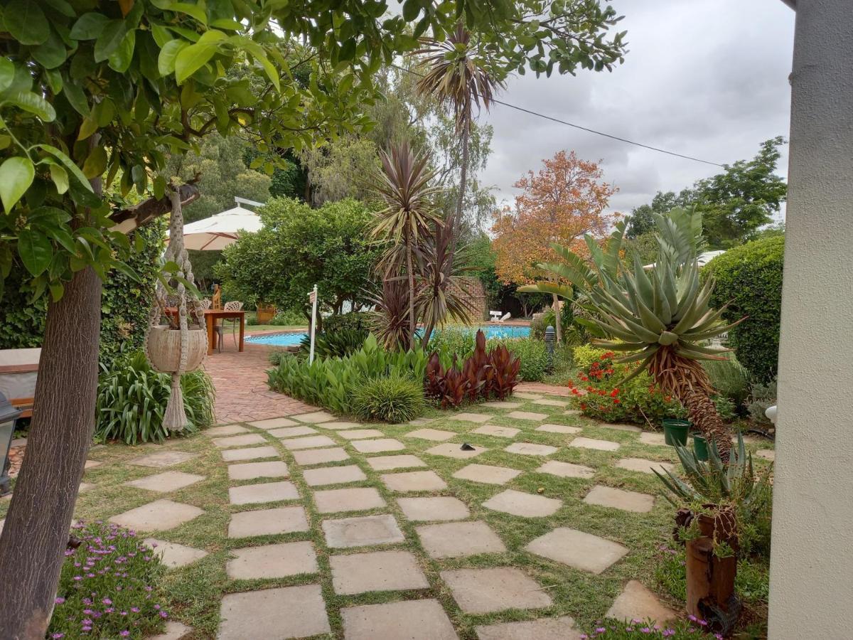 La Pension Guest House Oudtshoorn Esterno foto