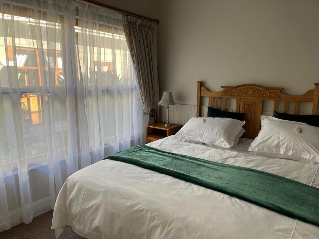 La Pension Guest House Oudtshoorn Esterno foto