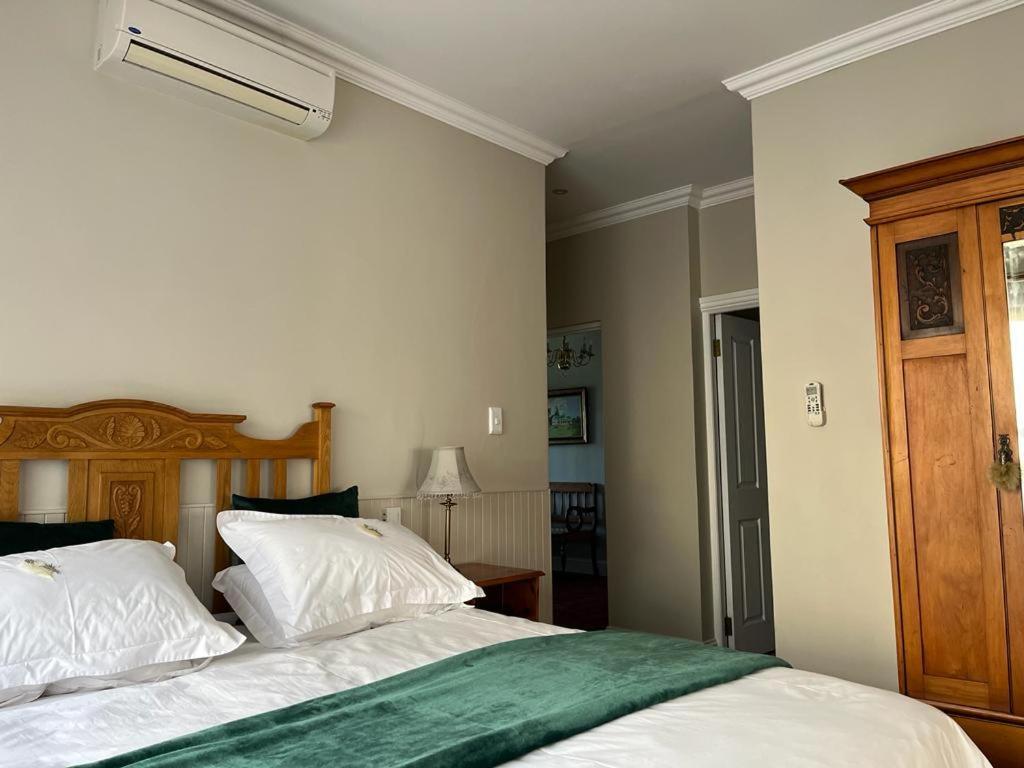 La Pension Guest House Oudtshoorn Esterno foto