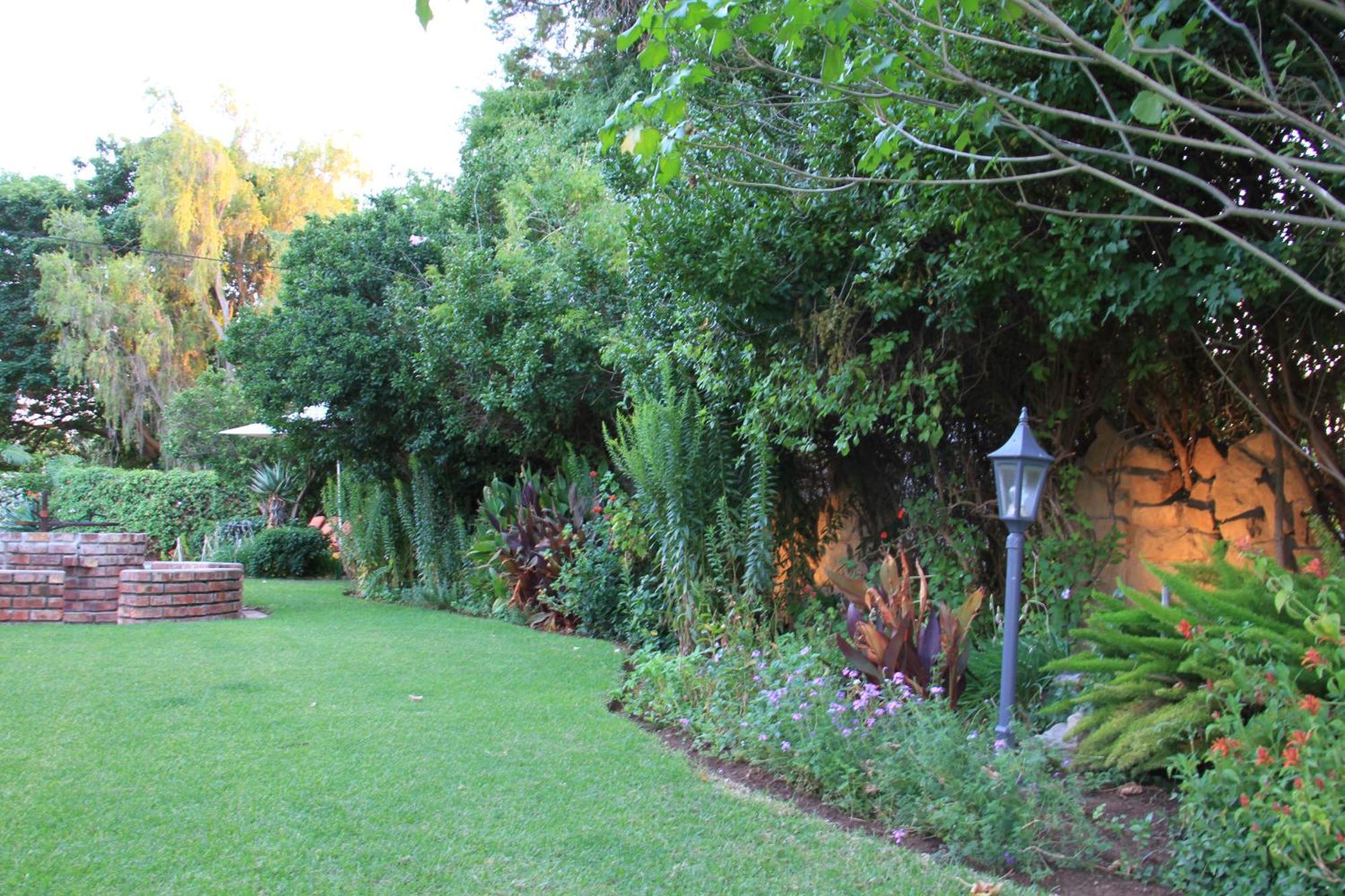 La Pension Guest House Oudtshoorn Esterno foto