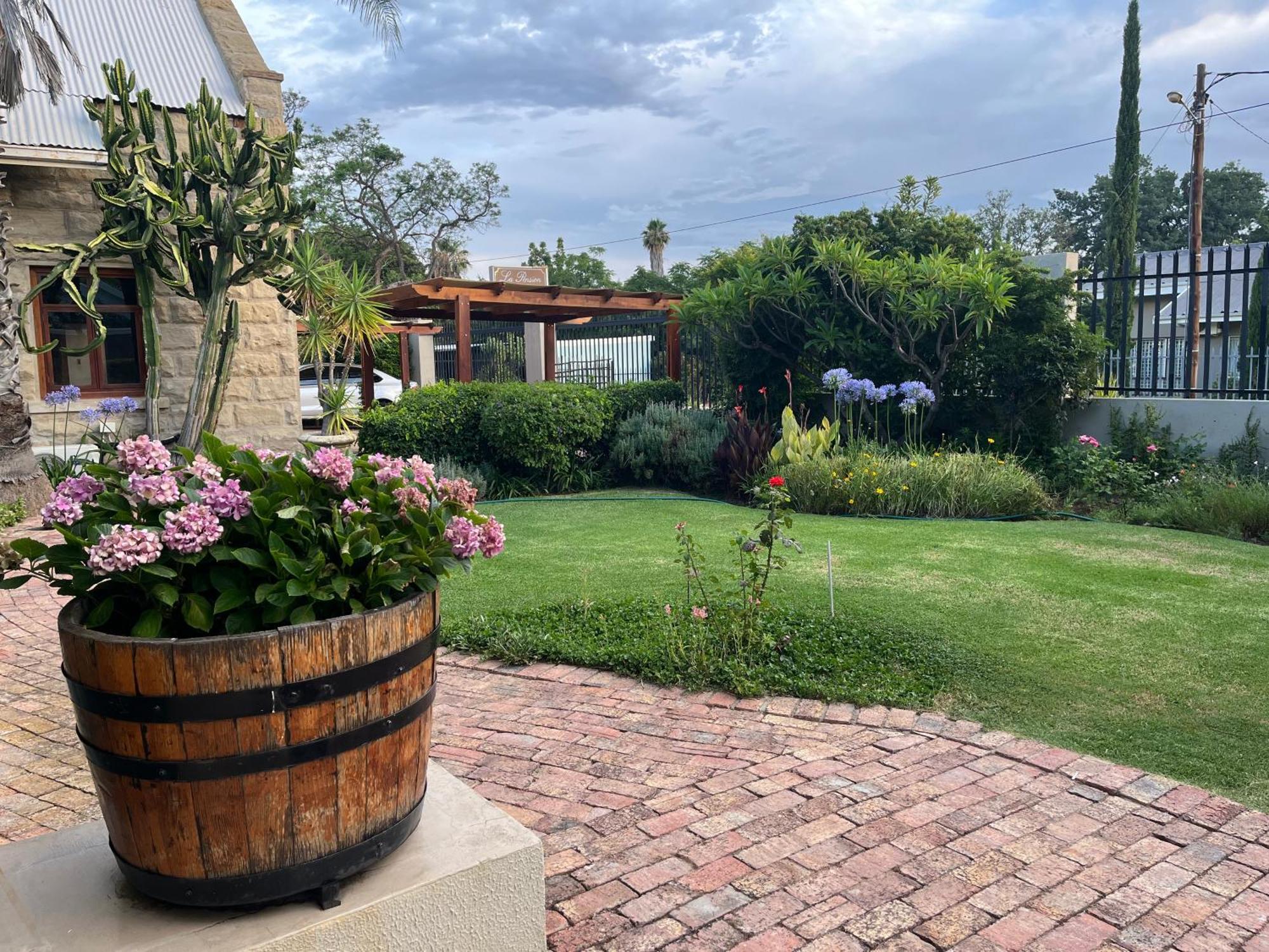 La Pension Guest House Oudtshoorn Esterno foto