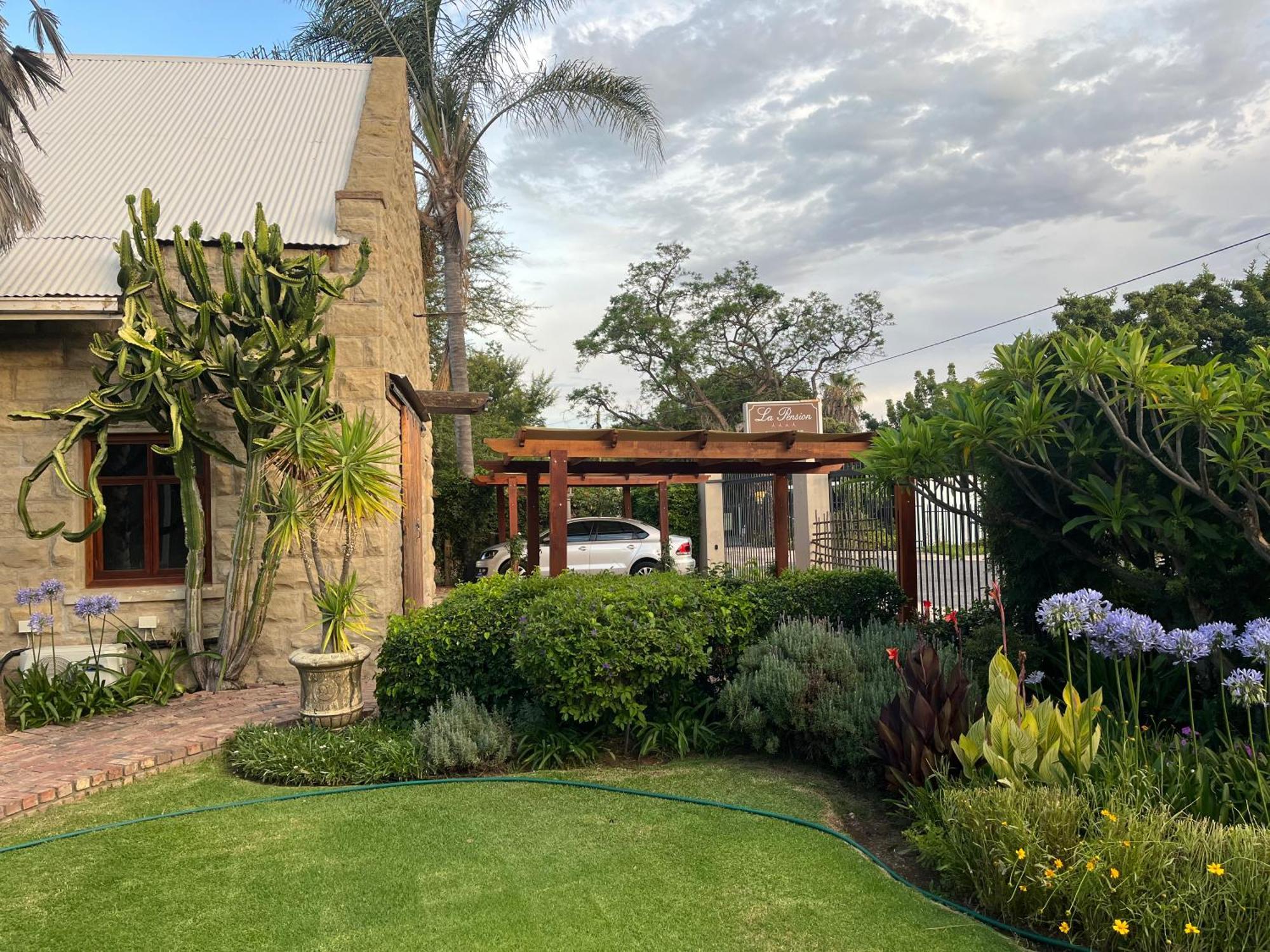 La Pension Guest House Oudtshoorn Esterno foto