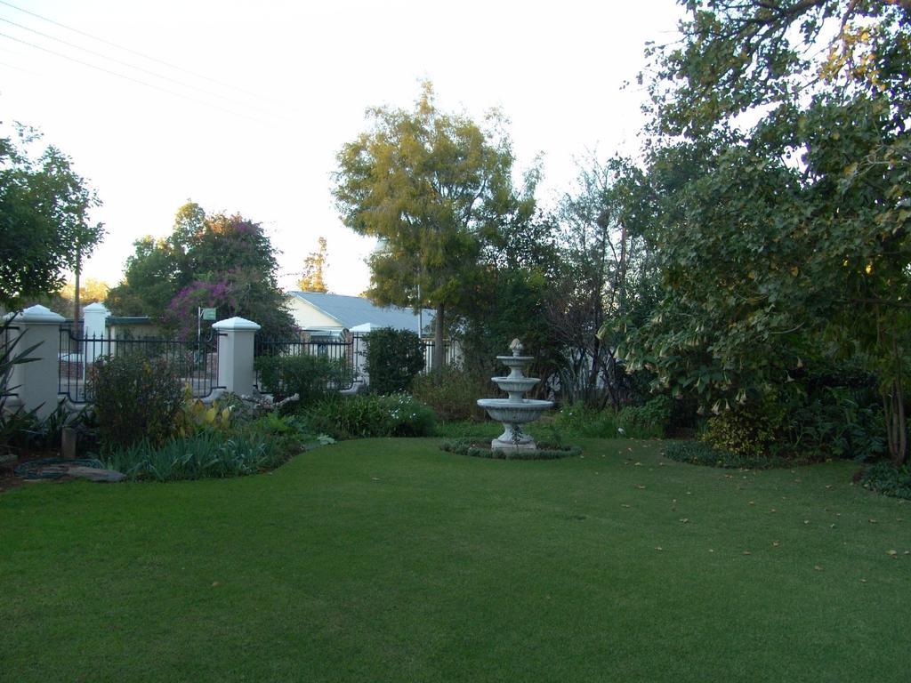 La Pension Guest House Oudtshoorn Esterno foto