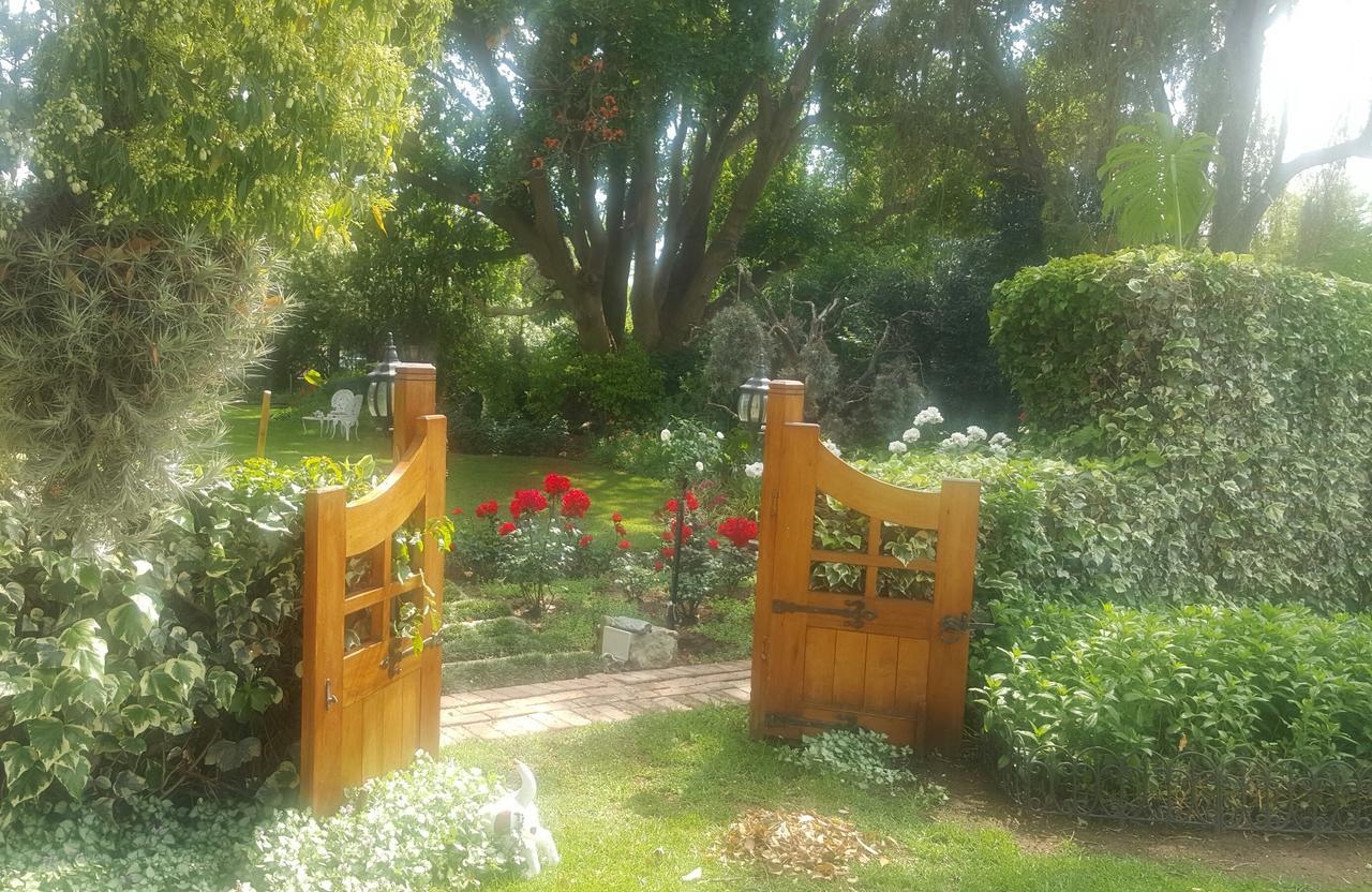 La Pension Guest House Oudtshoorn Esterno foto